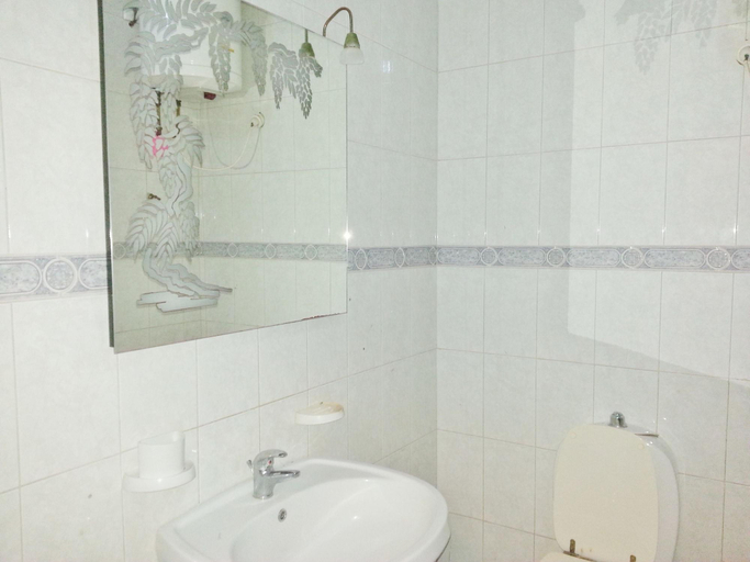 Bathroom 3, Paradise Resort, Lake Bosomtwe, Bosomtwe-Kwanwoma