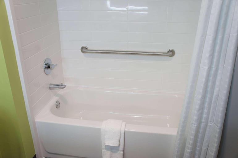 Bathroom 5, La Quinta Inn Suites By Wyndham Braselton, Jackson