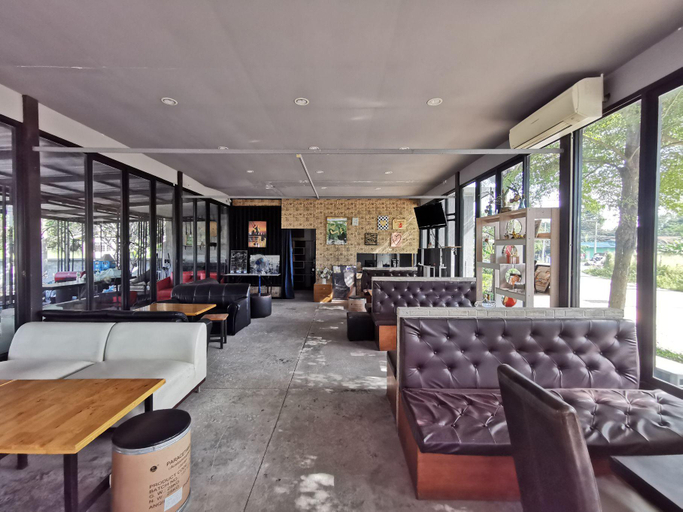 Public Area, De Coco House, Si Racha