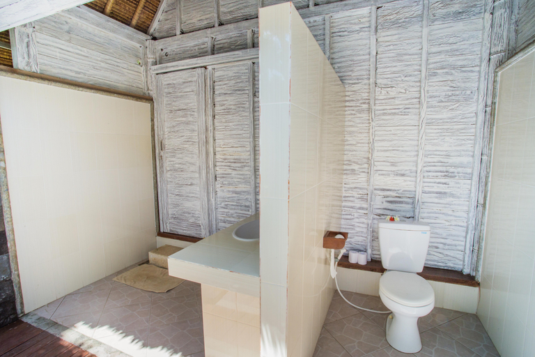 Bathroom 5, Bay Shore Huts Lembongan, Klungkung