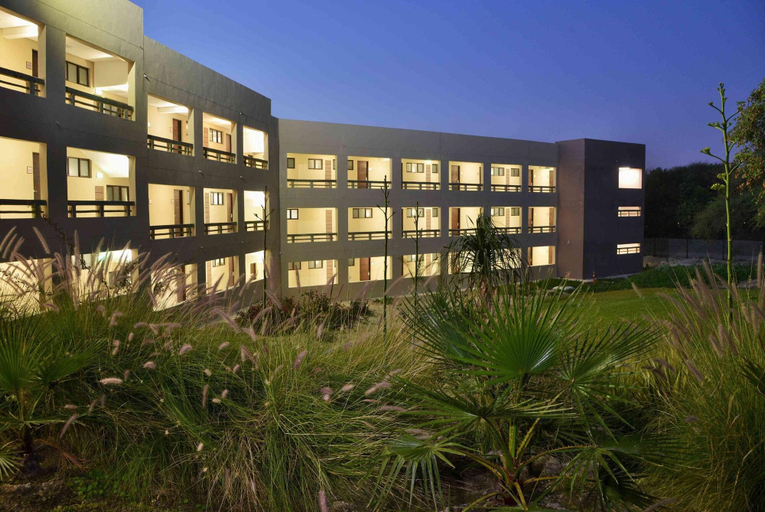 Exterior & Views