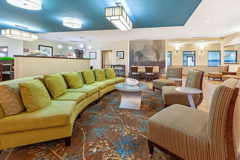 Public Area 2, La Quinta Suites by Wyndham South Bend Notre Dame Area, Saint Joseph