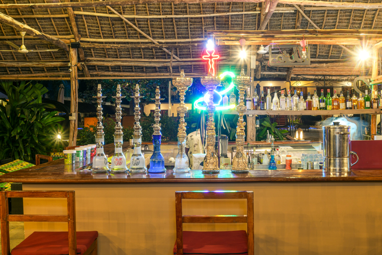 Food & Drinks 5, Amaan Beach Bungalows, Kaskazini 'A'