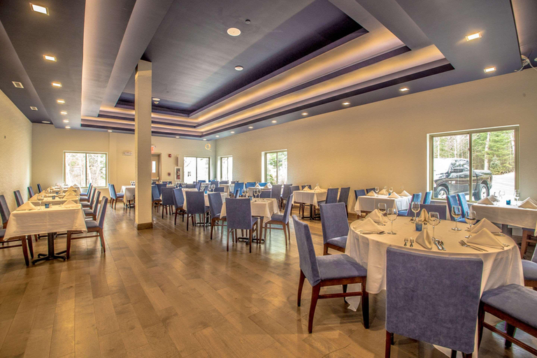 Food & Drinks 5, The Chandler at White Mountains, Ascend Hotel Coll, Grafton