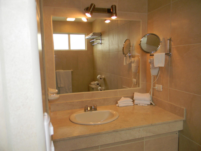 Bathroom 4, Suites Cristina, San José