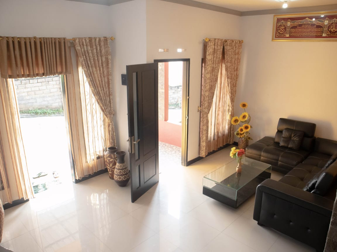 Others 3, FullHouse 3 Bedroom At Matahari By RTL, Malang