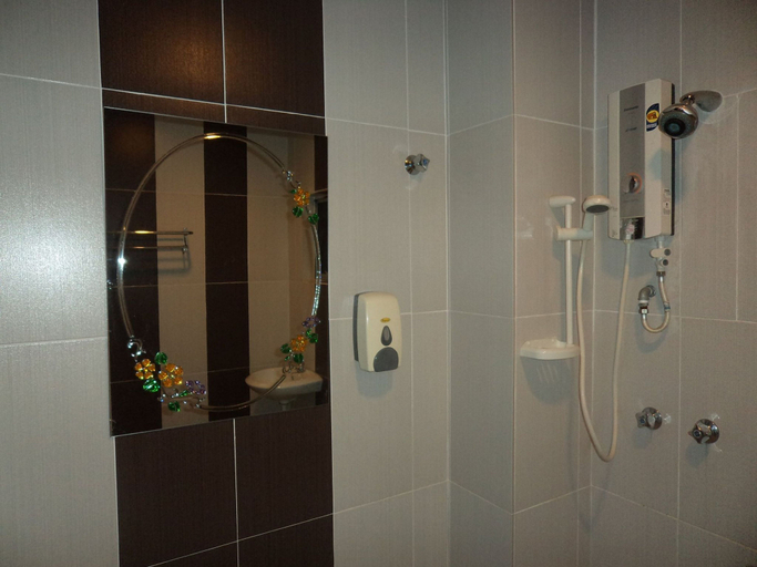 Bathroom 5, KK Inn Hotel, Ampang
