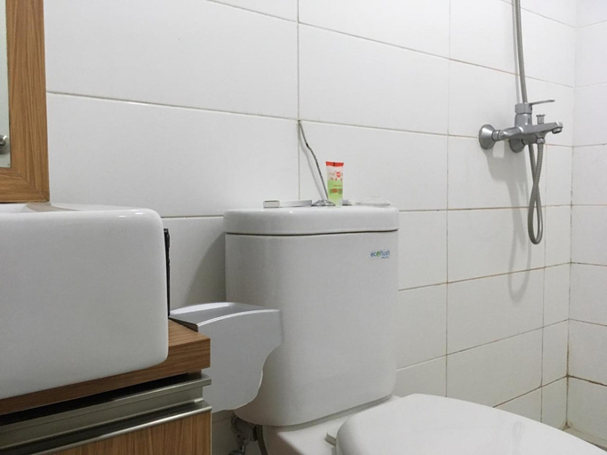 Bathroom 5, Cozy 1 bedroom apartment at INTERMARK BSD, South Tangerang