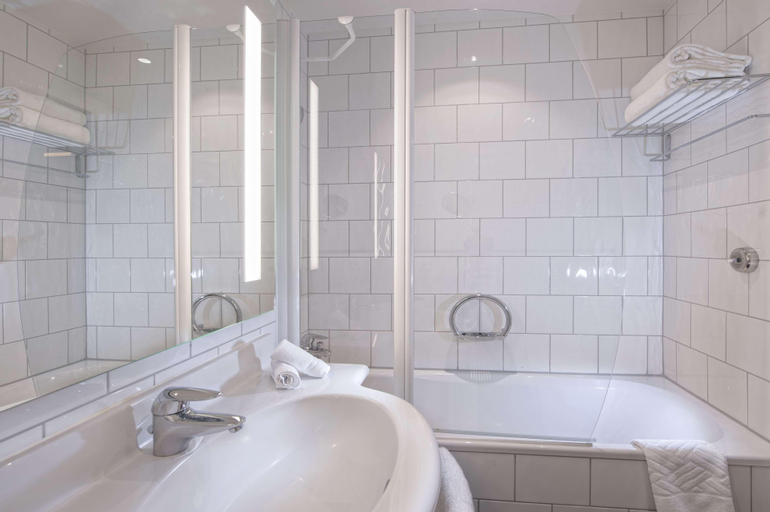Bathroom 7