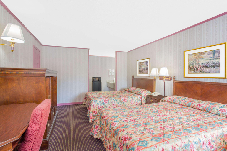 Bedroom 5, Knights Inn Mt Airy-Mayberry, Surry
