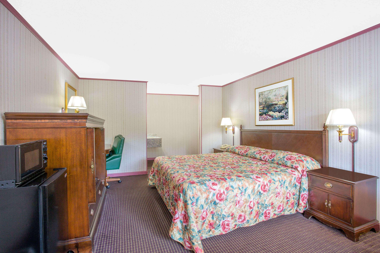 Bedroom 3, Knights Inn Mt Airy-Mayberry, Surry