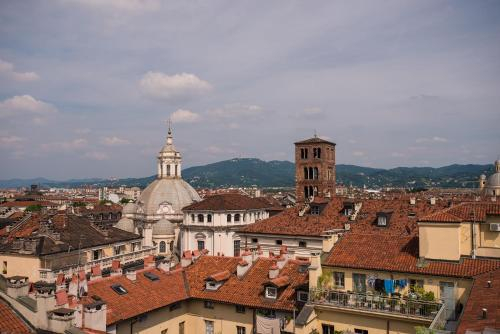 Appartamento con camino e campanile, Torino