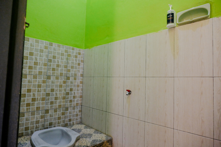 Bathroom 4, Ilyasa Family, Madiun