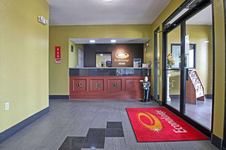 Public Area 3, Econo Lodge Hillsboro I-35, Hill