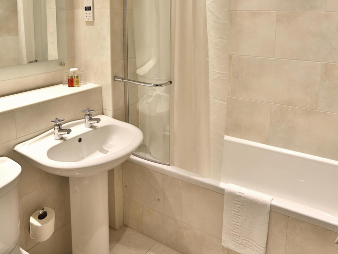 Bathroom 4, Best Western Motherwell Centre Moorings Hotel, North Lanarkshire