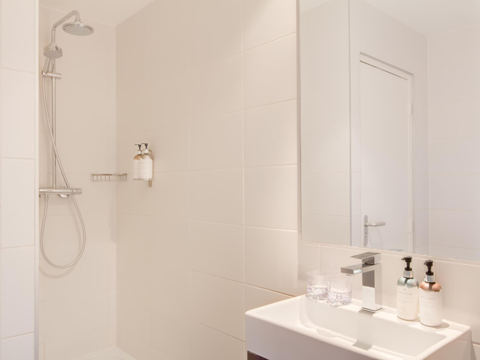 Bathroom 3, Max Brown Museum Square, Amsterdam