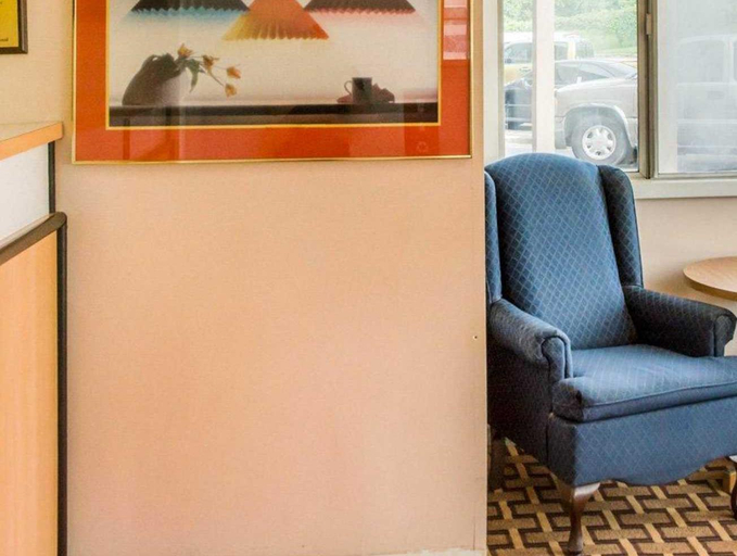 Public Area 3, Econo Lodge Franklin - Springboro, Warren