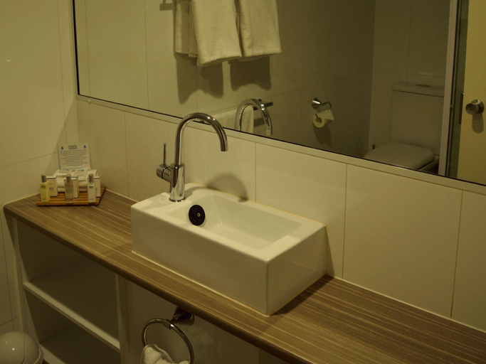 Bathroom 4, Motel 98, Rockhampton