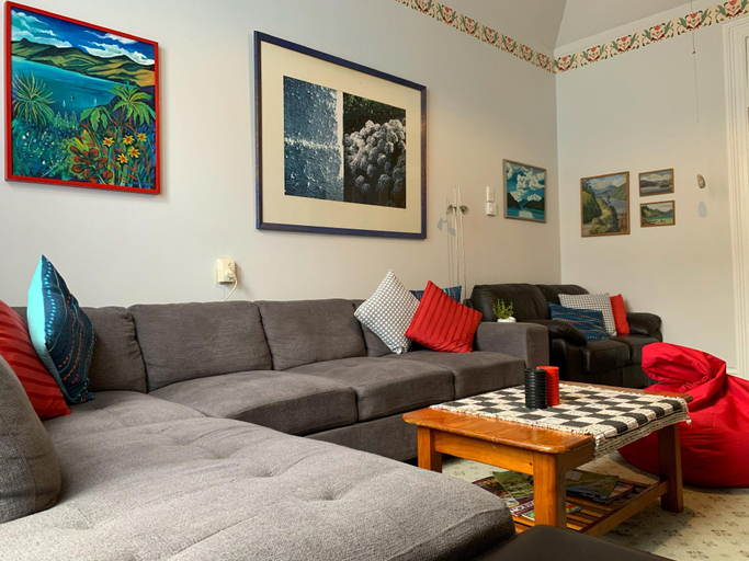 Public Area 3, The Villa Backpackers Lodge, Marlborough