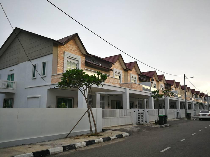 Exterior & Views