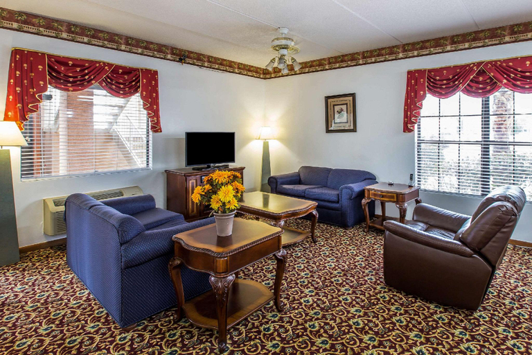 Public Area 2, Econo Lodge Inn & Suites Albany North, Dougherty