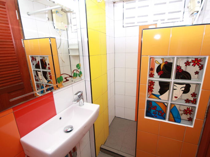 Interior view, Noy's House, Lak Si
