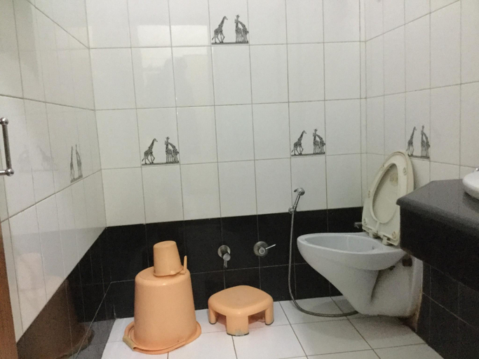 Bathroom 3, Hotel Mohan Raj Villas, Panna