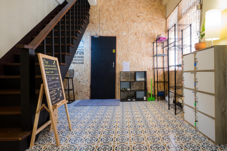 Others 5, Assembly Hostel, Khlong San