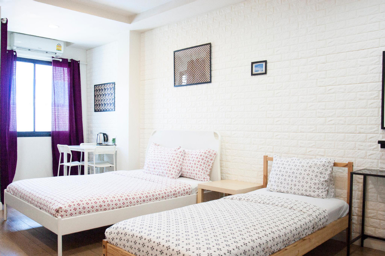 Studio for 3 by 26 bed and coffee, Muang Chon Buri