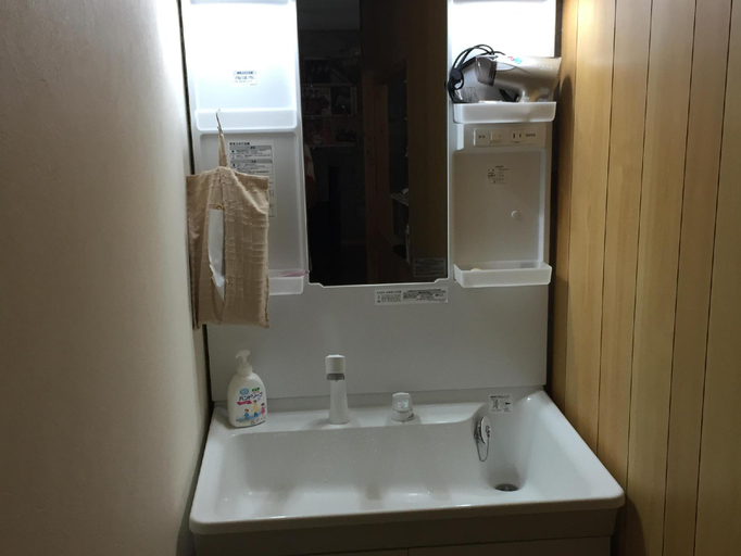 Bathroom 2, Guest House Isa, Motobu