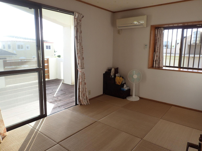 Bedroom 2, Smilax Kurichi, Uruma