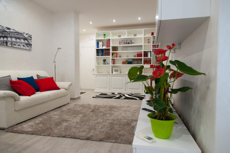 Others 3, Holiday Apartment M m House, Roma
