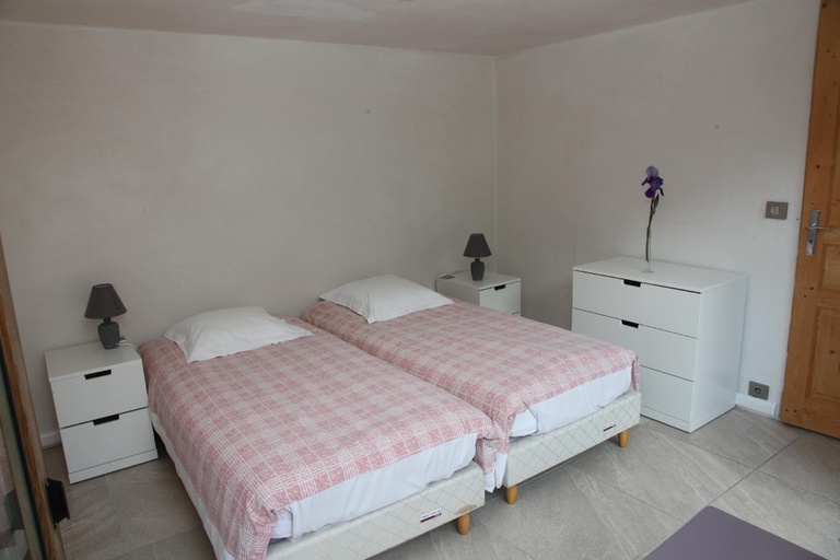 Bedroom 2, Beautiful spacious apartment Loir close to commodities, Savoie
