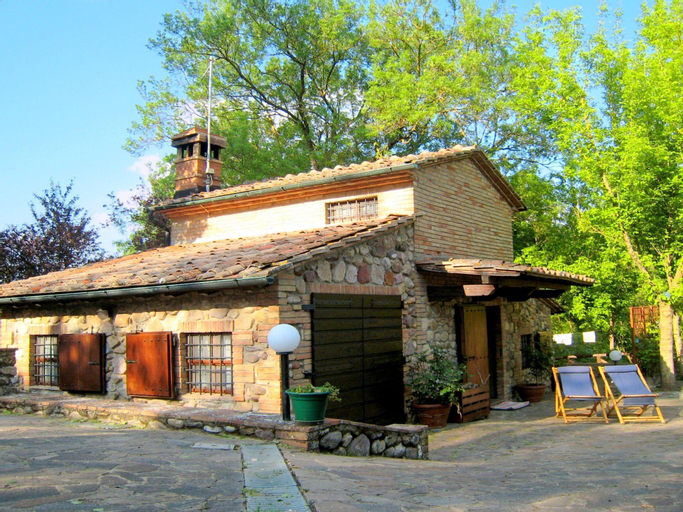 Cosy Cottage in Chiusdino with Garden, Siena