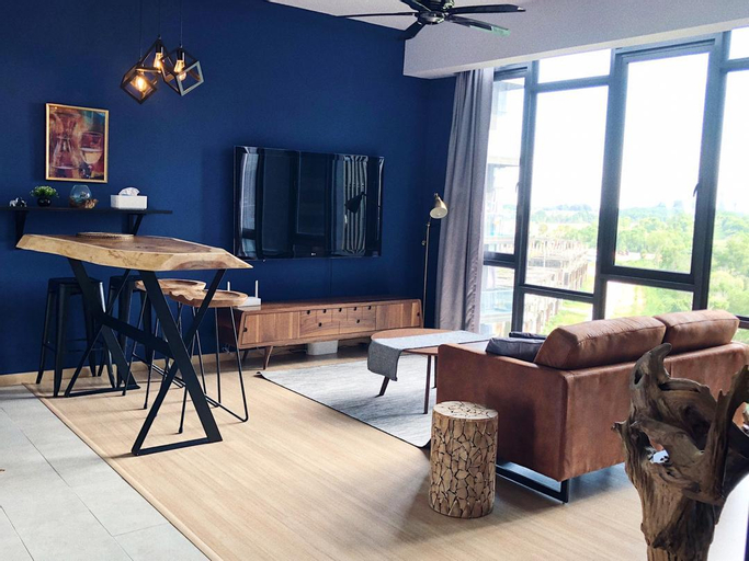 Cube 8 Teens(4pax) - Mount Austin/Shopping/Ikea, Johor Bahru