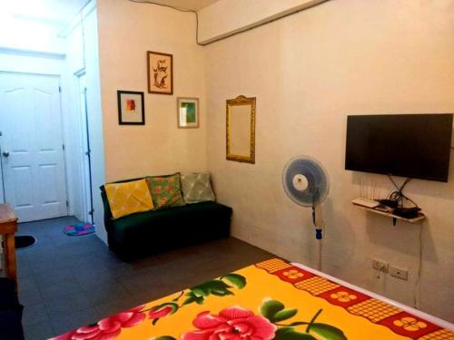 Six21 FAMILY UNIT with WIFI FREE & BREAKFAST FOR 2!, Antipolo City