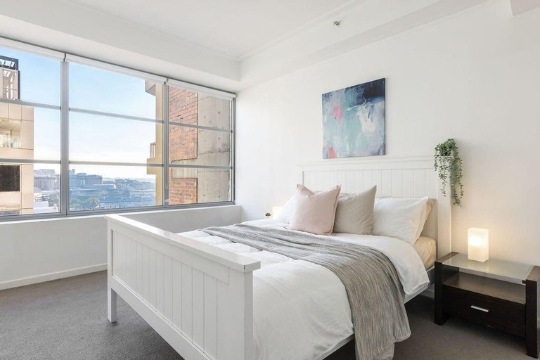 A Modern 2BR Apt with a View Over Darling Harbour, Sydney