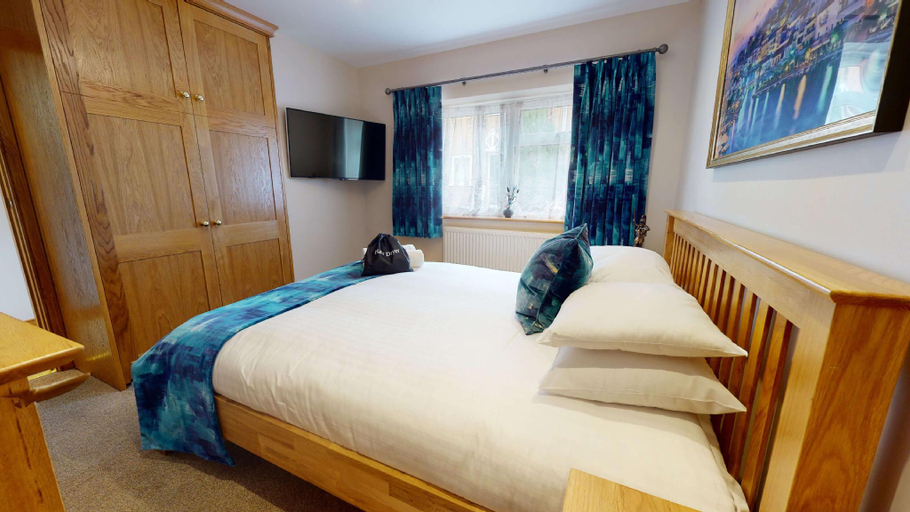 Bedroom 2, Beautiful Meadow View, Oxfordshire