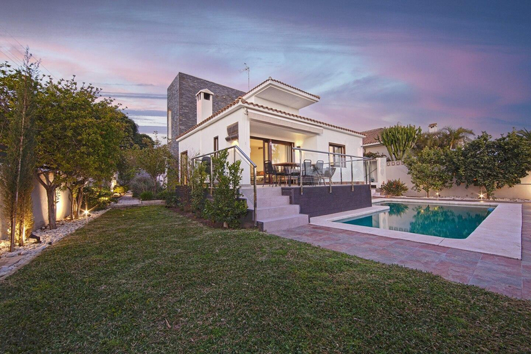 Sport & Beauty 2, Modern Villa close to Costabella beach, Málaga