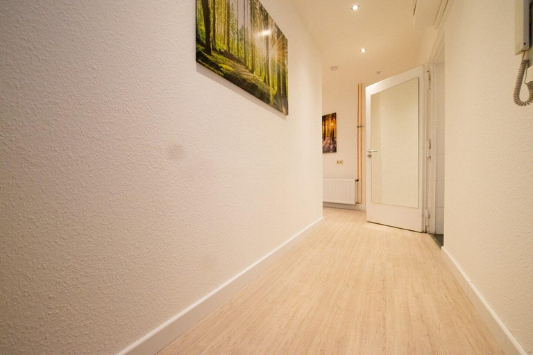 Public Area, Meerbusch 4 Room Souterrain Villa Apartment, Rhein-Kreis Neuss