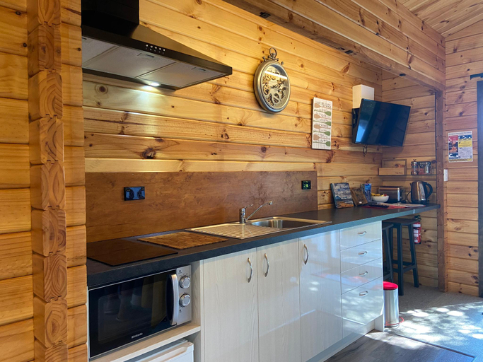 Others 5, Sunset Chalet, Mackenzie