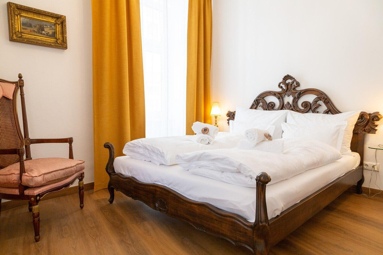 romantic central apartment, 2 br & balcony, Gmunden