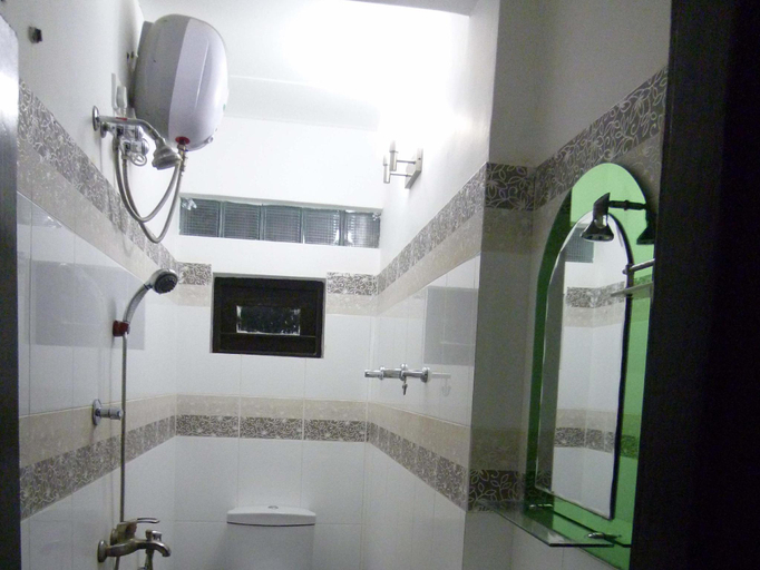 Bathroom, Grand Crown Hotel, N. Palatha East