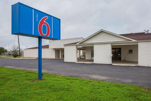Motel 6-Madisonville, TX, Madison