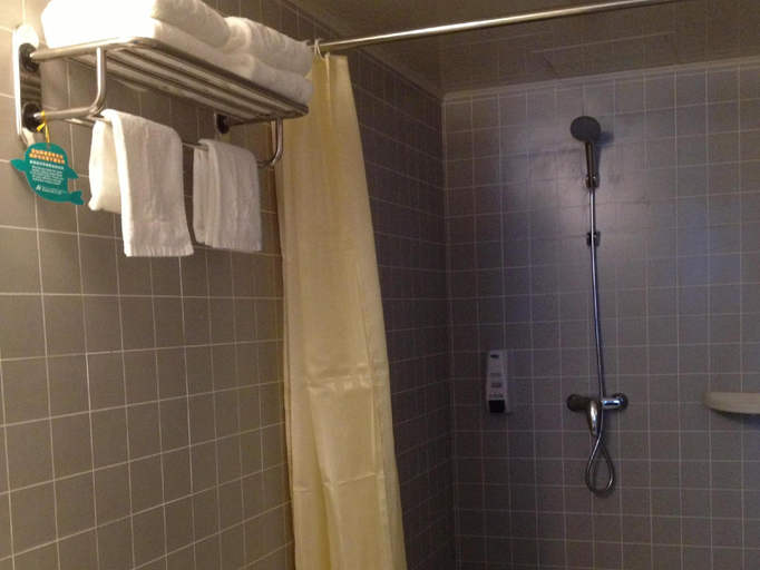 Bathroom 3, Jinjiang Inn Beihai Beibuwan Square Branch, Beihai