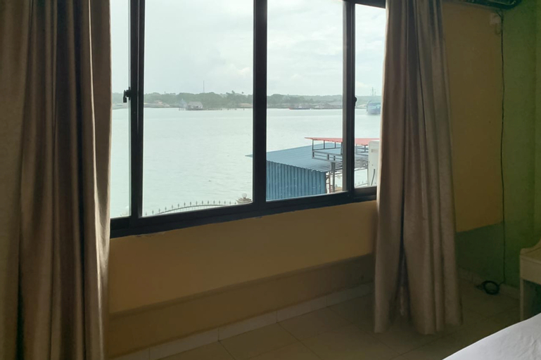 Exterior & Views 8