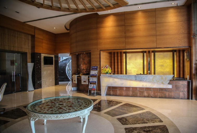 Public Area, Grand Estancia, Salem