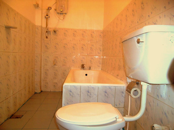 Bathroom 3, Kandy Paradise Inn, K.F.G. & G. Korale