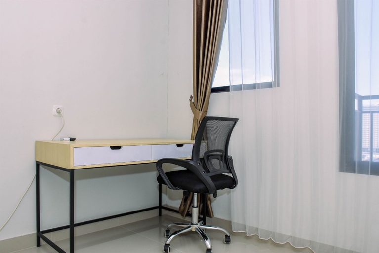Bedroom 4, Cozy Studio with Single Bed at Evenciio Margonda Apartment By Travelio, Depok