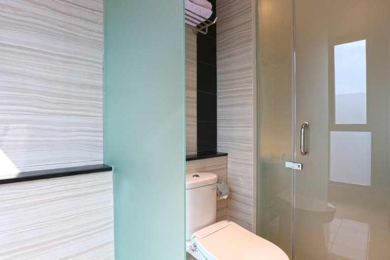 Bathroom 13